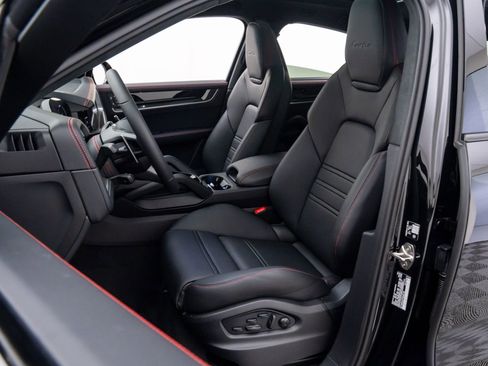 New 2026 Porsche Cayenne Turbo image 5
