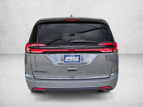 Used 2021 Chrysler Pacifica Touring-L w/ S Appearance Package FWD image 6