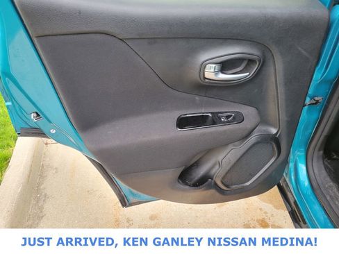 Used 2021 Jeep Renegade Latitude image 17