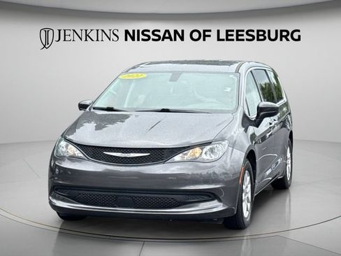 Used 2022 Chrysler Voyager LX FWD image 15