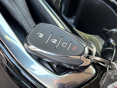 Used 2025 Chevrolet Trax LT FWD image 21