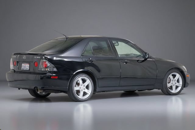 Used 2003 Lexus IS 300 RWD image 2