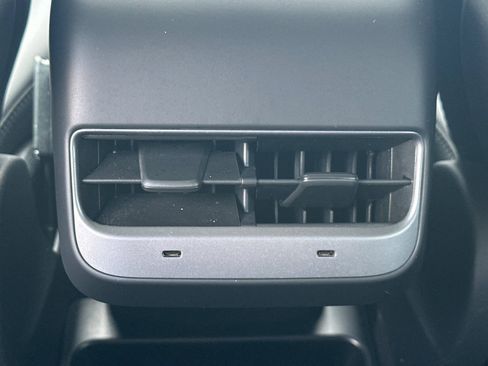 Used 2023 Tesla Model Y Performance image 16