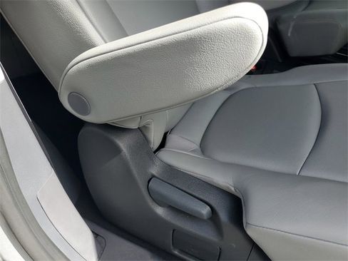 Used 2024 Toyota Sienna XLE image 32