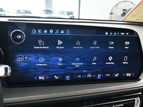 Used 2024 Chevrolet Traverse LT image 25