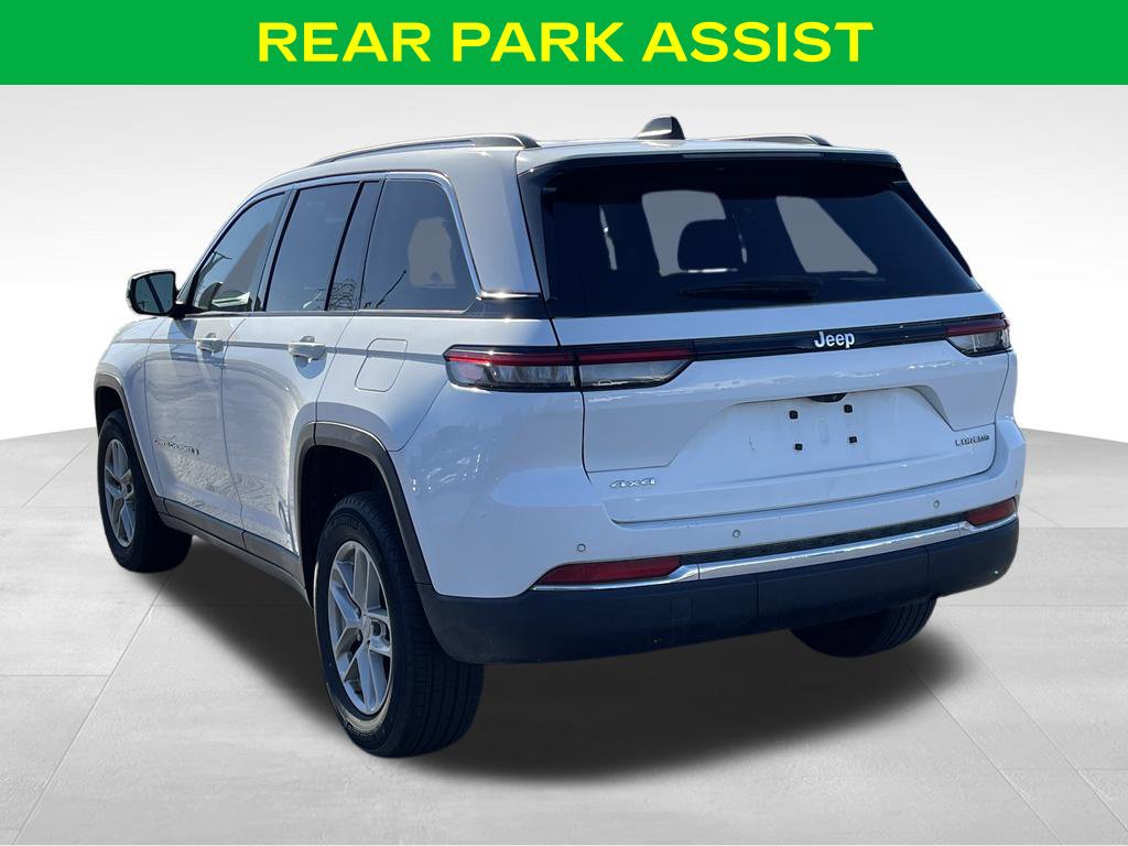 Used 2023 Jeep Grand Cherokee Laredo AWD/4WD image 12
