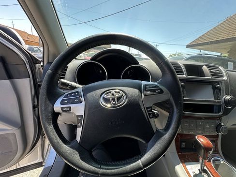 Used 2013 Toyota Highlander Limited AWD/4WD image 15