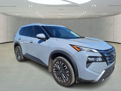 Certified 2025 Nissan Rogue SL w/ Tech Package image 6