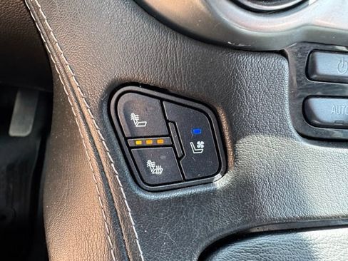 Used 2019 Chevrolet Suburban Premier AWD/4WD image 25