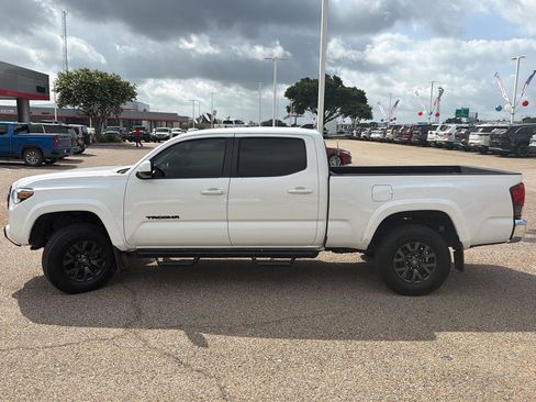Used 2022 Toyota Tacoma SR5 RWD image 6