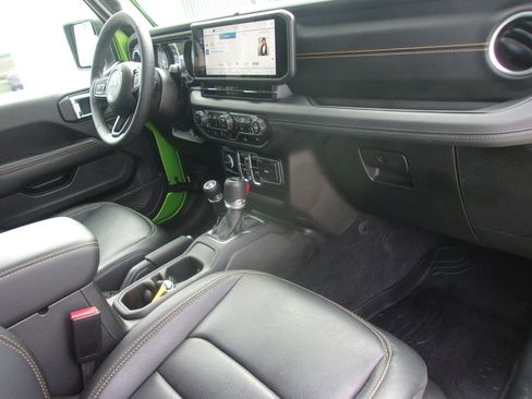 Used 2025 Jeep Gladiator Sport AWD/4WD image 15