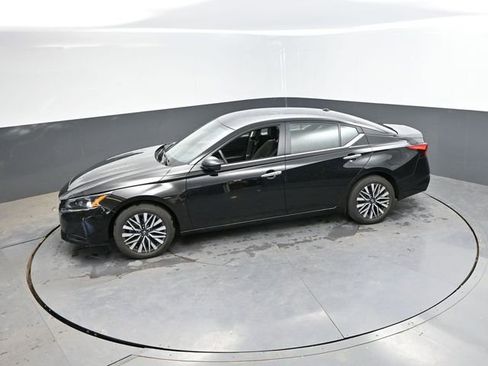 Used 2024 Nissan Altima 2.5 SV AWD/4WD image 37