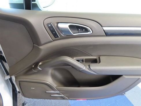 Used 2017 Porsche Cayenne Platinum Edition w/ Premium Package Plus (PJX) image 36