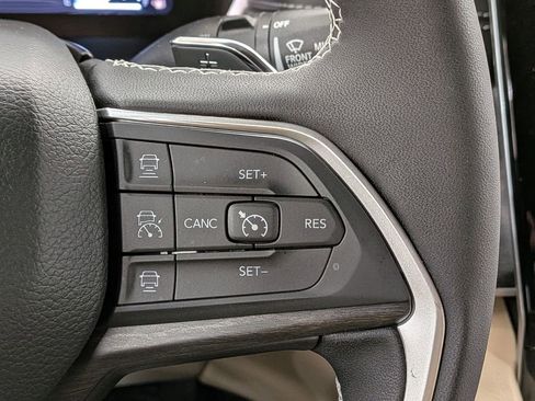 Used 2024 Jeep Grand Cherokee Limited w/ Luxury Tech Group II image 20