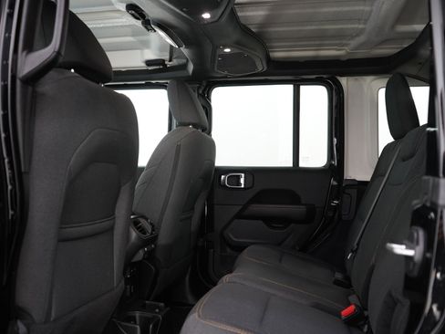 Used 2024 Jeep Wrangler Unlimited Sahara w/ Technology Group AWD/4WD image 18