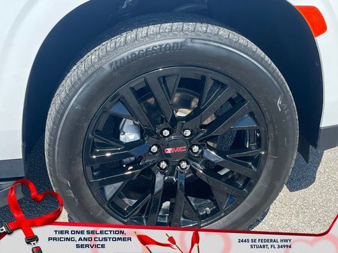 Certified 2024 GMC Yukon SLT w/ SLT Luxury Package image 22