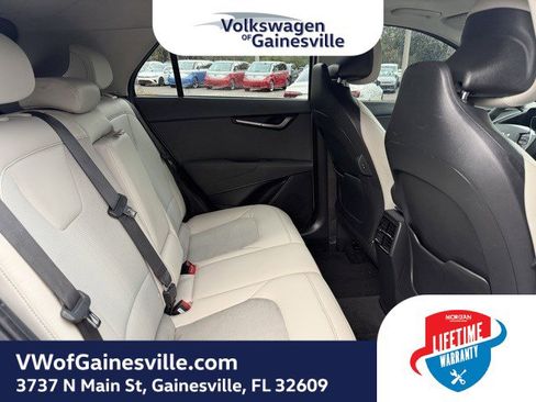 Used 2023 Kia Niro EX Touring image 8
