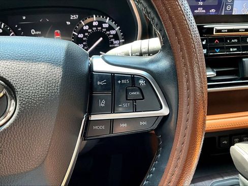 Certified 2021 Toyota Highlander Platinum AWD/4WD image 13