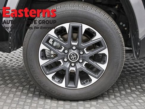 Used 2024 Toyota Tundra Limited image 34