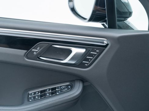 Certified 2026 Porsche Macan AWD/4WD image 22