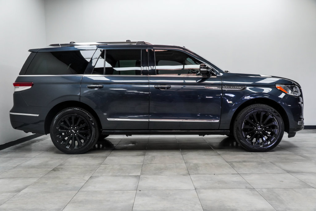 Used 2022 Lincoln Navigator Reserve AWD/4WD image 10