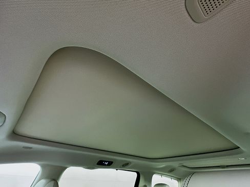 Used 2017 Chrysler Pacifica Limited w/ Advanced Safetytec Group image 26