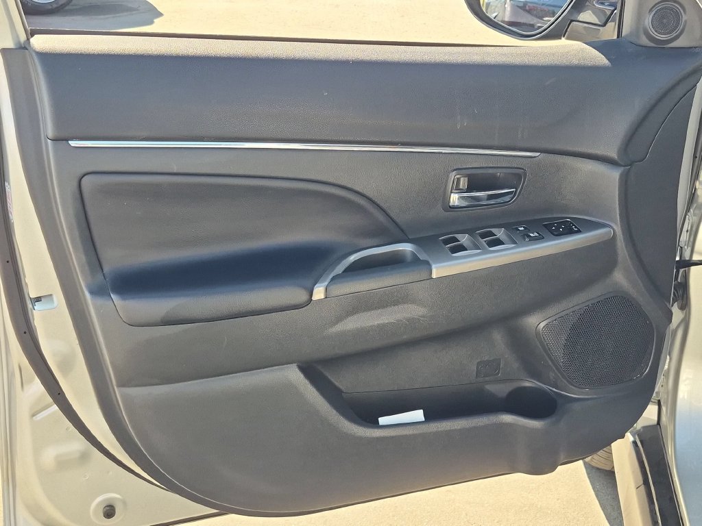 Used 2025 Mitsubishi Outlander Sport SE AWD/4WD image 11