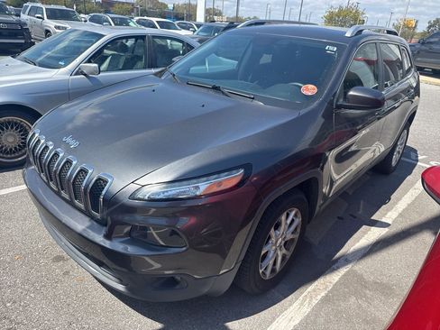 Used 2017 Jeep Cherokee Latitude w/ Comfort/Convenience Group image 1
