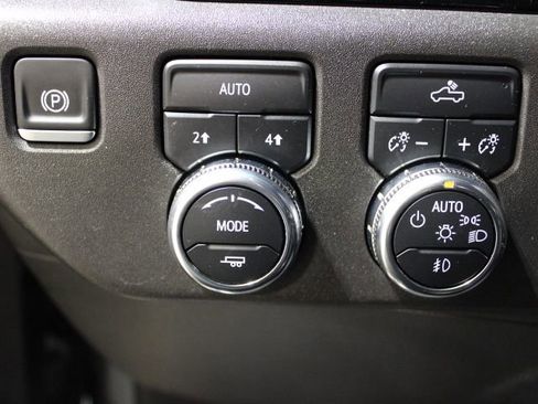 Used 2025 GMC Sierra 1500 Elevation image 42