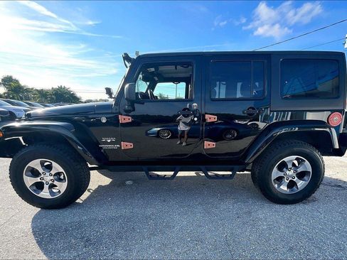 Used 2016 Jeep Wrangler Unlimited Sahara w/ Dual Top Group AWD/4WD image 27