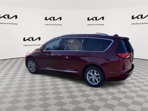 Used 2020 Chrysler Pacifica Limited image 6