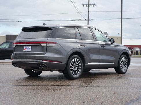 Used 2023 Lincoln Aviator Reserve w/ Elements Package Plus AWD/4WD image 3