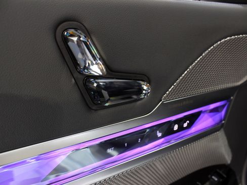 Used 2024 BMW 740i 740i M Sport Package image 31