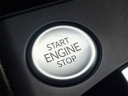 Certified 2022 Volkswagen Taos SE image 24