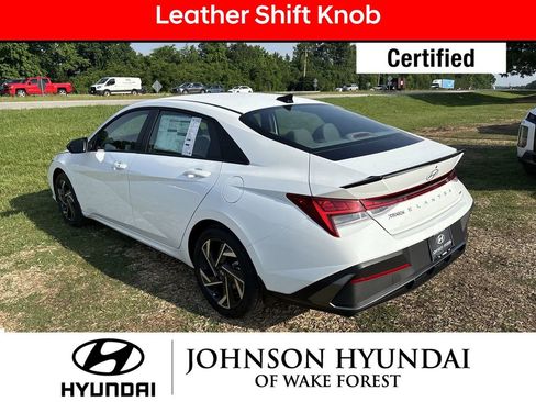 Used 2025 Hyundai Elantra SEL image 11