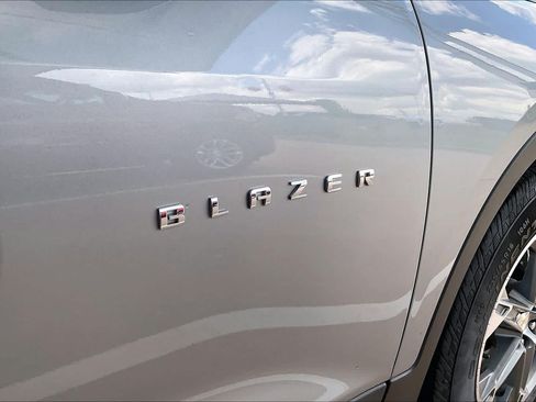 Used 2024 Chevrolet Blazer LT w/ Convenience Package FWD image 11