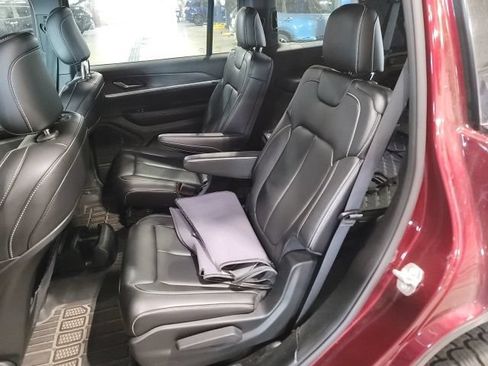 Used 2024 Jeep Grand Cherokee L Limited AWD/4WD image 10