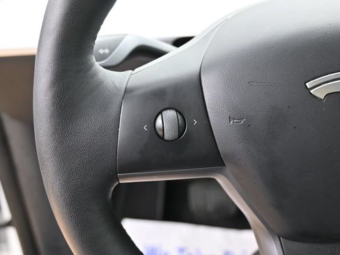 Used 2022 Tesla Model Y Long Range AWD/4WD image 16