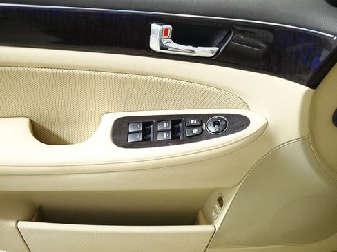 Used 2010 Hyundai Genesis 3.8 image 19