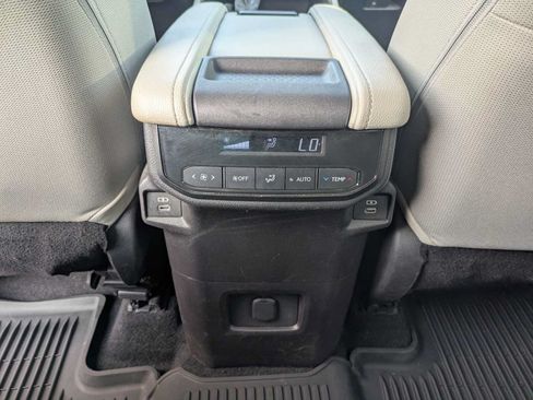 Used 2025 Toyota Grand Highlander AWD image 16