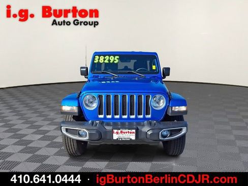 Used 2023 Jeep Wrangler Unlimited Sahara w/ Cold Weather Group AWD/4WD image 2