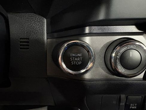 Used 2021 Toyota Tacoma TRD Off-Road AWD/4WD image 27