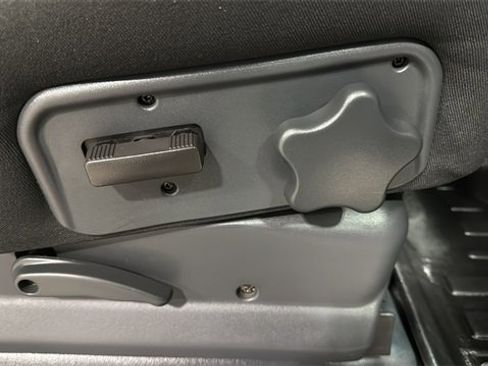 Used 2002 Chevrolet Avalanche 2500 image 31