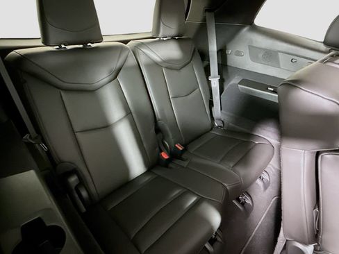 Used 2025 Cadillac XT6 Luxury FWD image 28