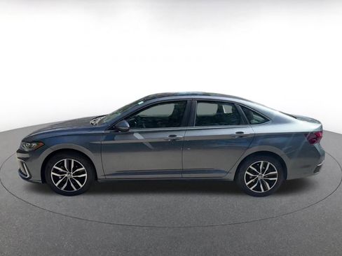 Used 2025 Volkswagen Jetta SE image 9