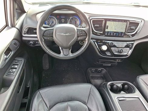 Used 2020 Chrysler Pacifica Touring-L Plus w/ S Appearance Package image 12