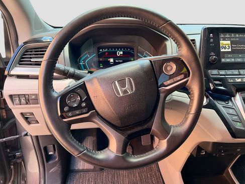 Used 2023 Honda Odyssey Touring image 11