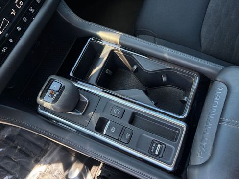 Used 2025 Nissan Pathfinder SV image 44