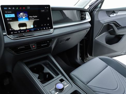 New 2026 Volkswagen Tiguan SE image 23