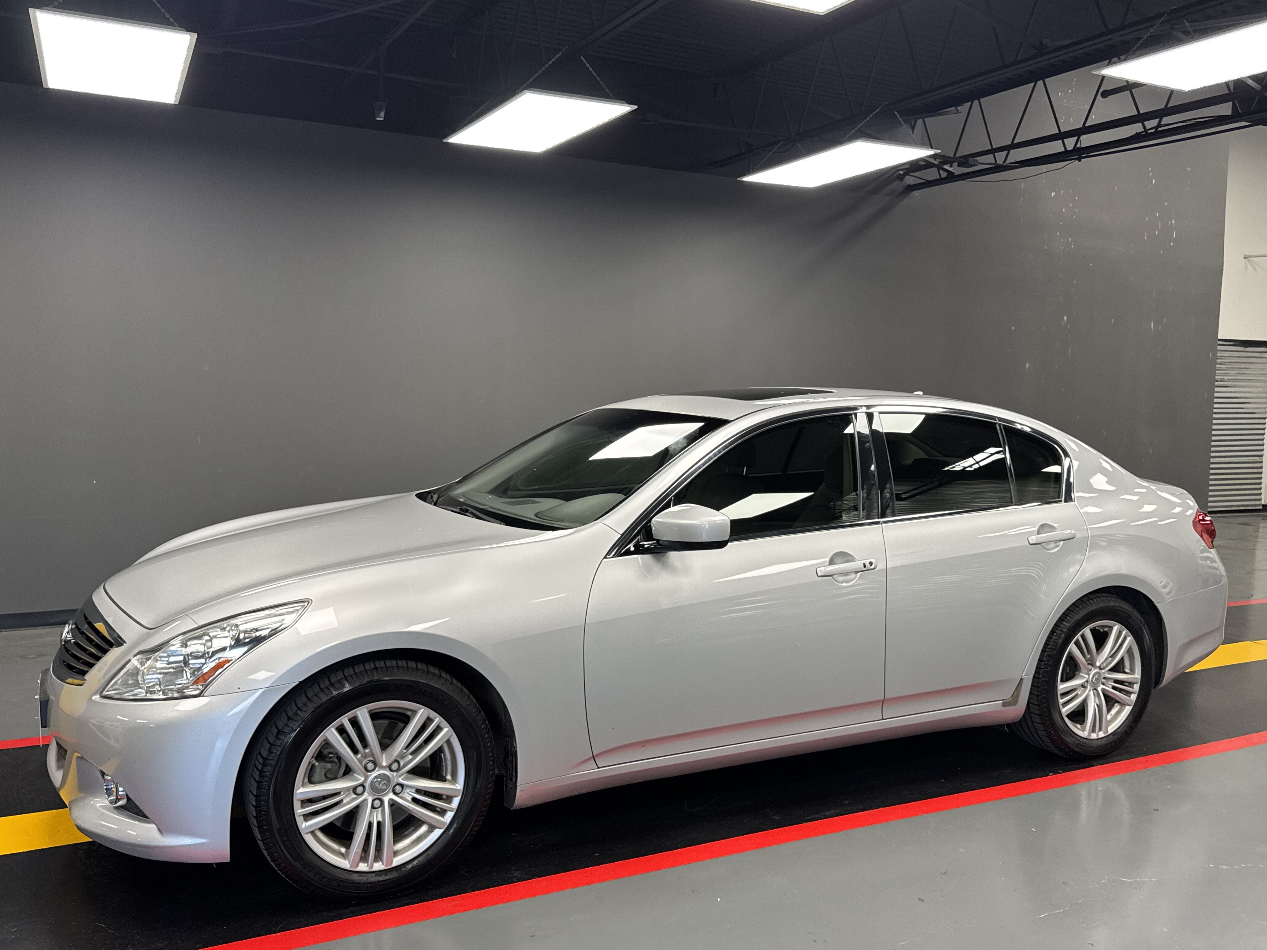 Used 2013 INFINITI G37 Journey w/ Premium Pkg RWD image 2